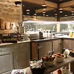 Western Le Montmartre - Saint Pierre 3*