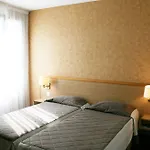 Hotel Western Le Montmartre - Saint Pierre 3*