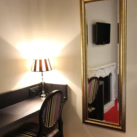 Western Le Montmartre - Saint Pierre Hotel Parigi