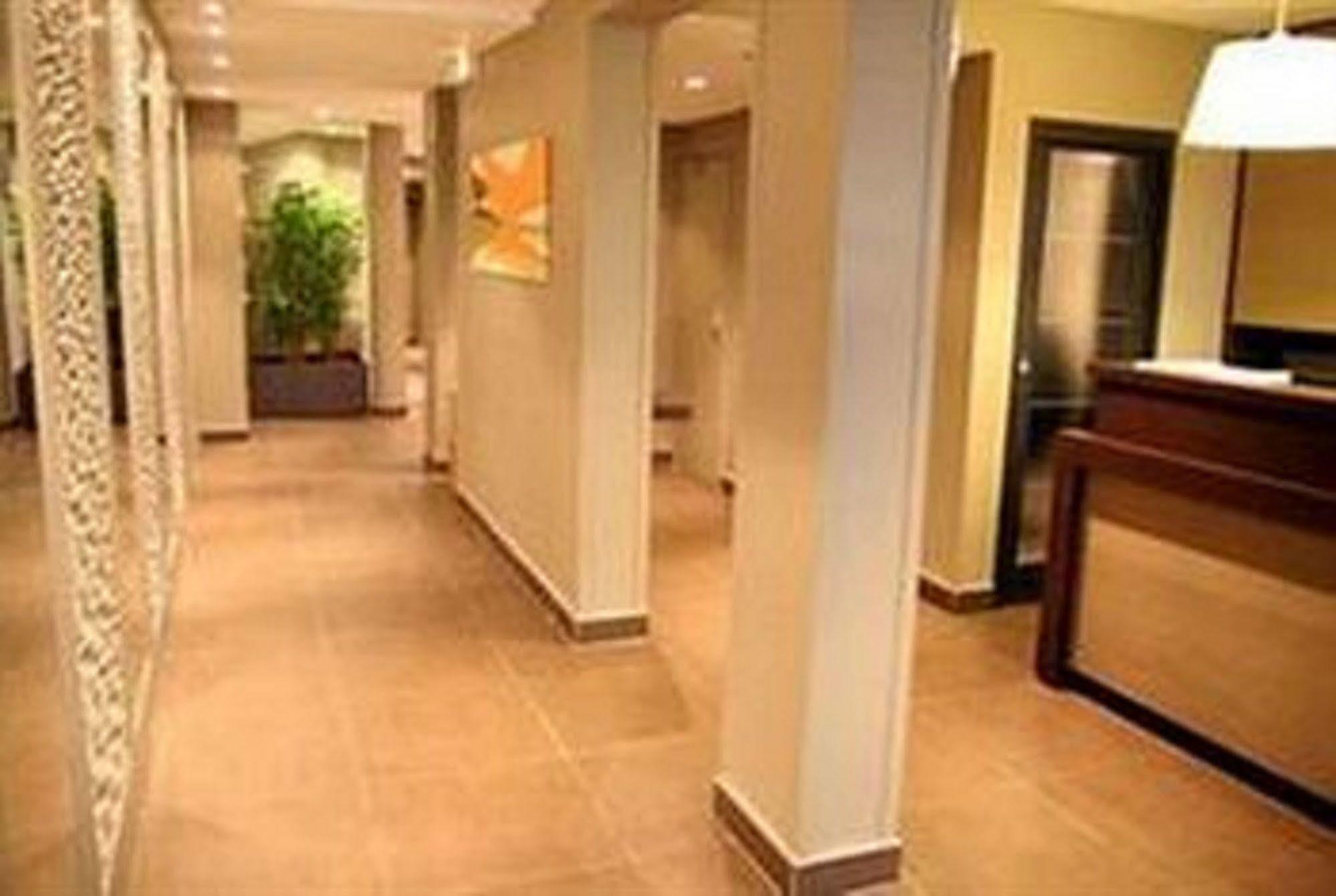 Western Le Montmartre - Saint Pierre Hotel Parigi