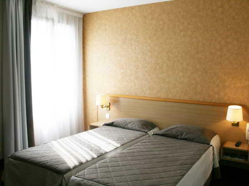 Western Le Montmartre - Saint Pierre Hotel Parigi