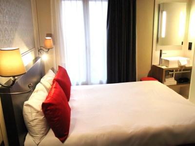 Western Le Montmartre - Saint Pierre Paris