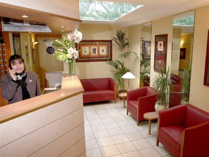 Western Le Montmartre - Saint Pierre 3*